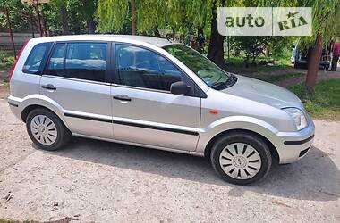 Хэтчбек Ford Fusion 2003 в 