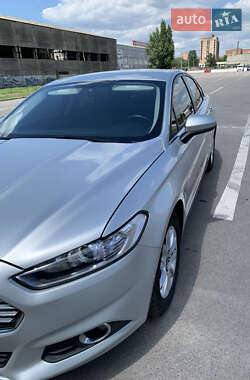 Седан Ford Fusion 2016 в 