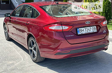 Седан Ford Fusion 2013 в 