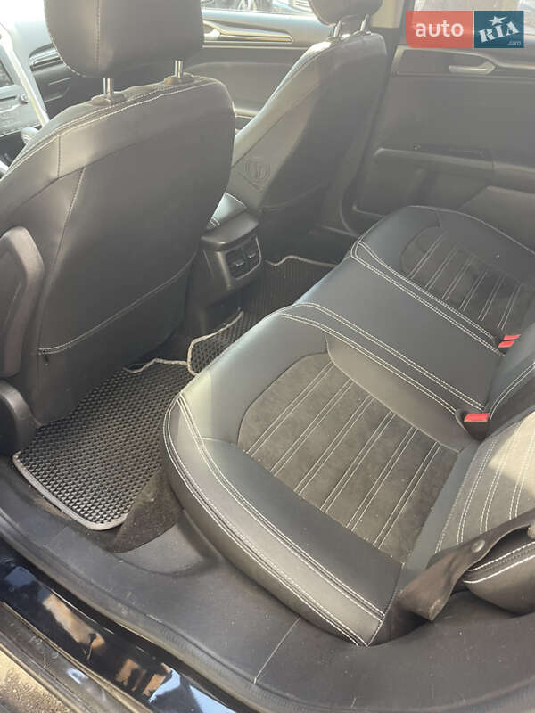 Седан Ford Fusion 2014 в Вишневому