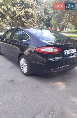 Седан Ford Fusion 2015 в 