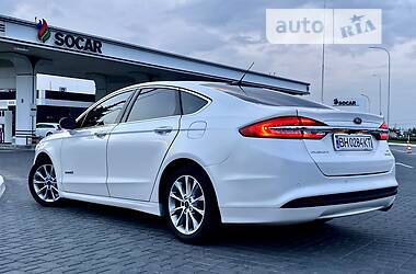 Седан Ford Fusion 2017 в 