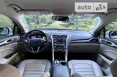 Седан Ford Fusion 2017 в 