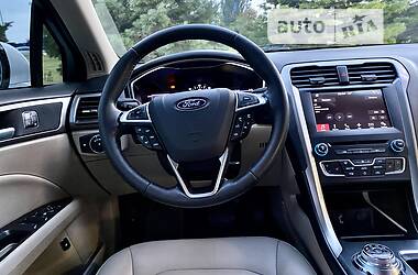 Седан Ford Fusion 2017 в 