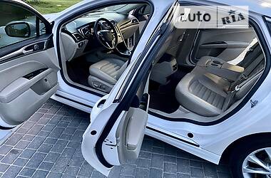 Седан Ford Fusion 2017 в 