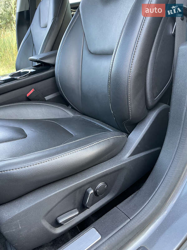 Седан Ford Fusion 2014 в Веселинове