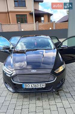 Седан Ford Fusion 2016 в 