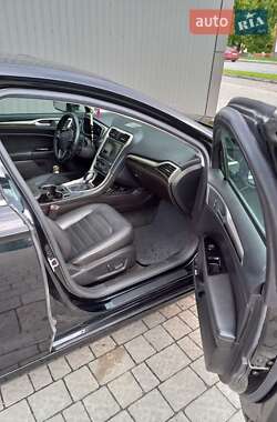 Седан Ford Fusion 2016 в 
