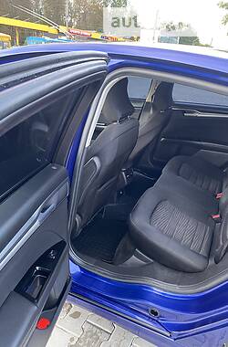 Седан Ford Fusion 2015 в 