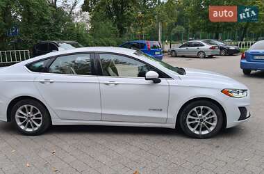 Седан Ford Fusion 2018 в Львове