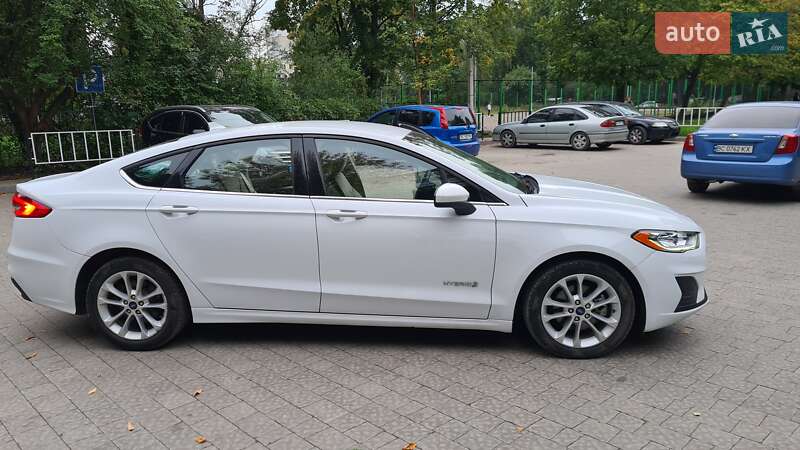 Седан Ford Fusion 2018 в Львове