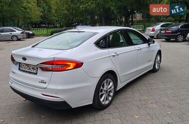 Седан Ford Fusion 2018 в Львове