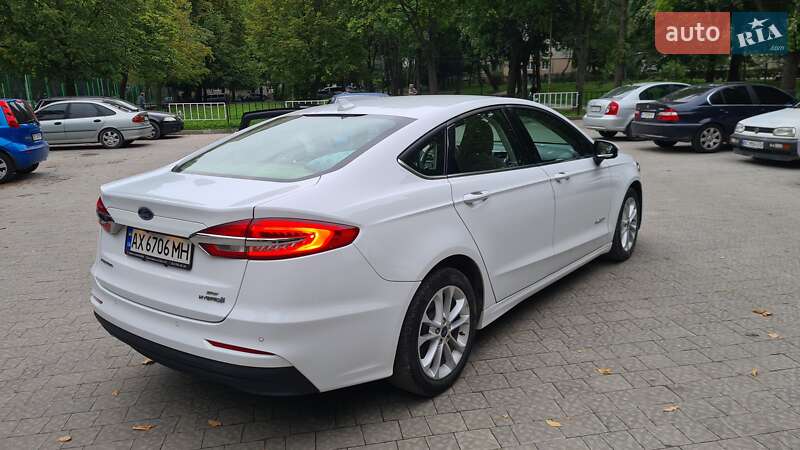 Седан Ford Fusion 2018 в Львове
