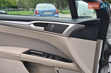Седан Ford Fusion 2018 в 