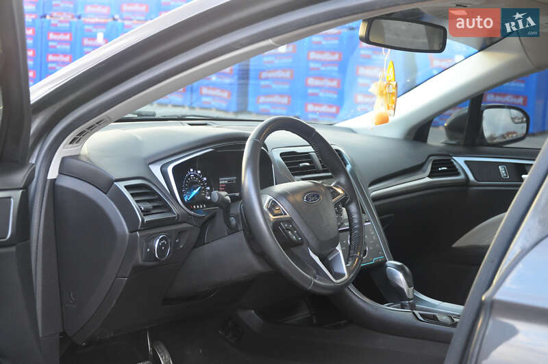 Седан Ford Fusion 2014 в Ужгороде