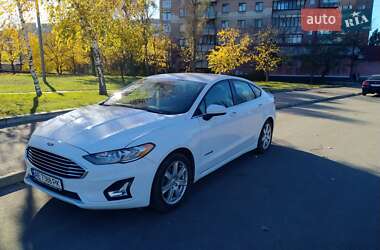 Седан Ford Fusion 2019 в 