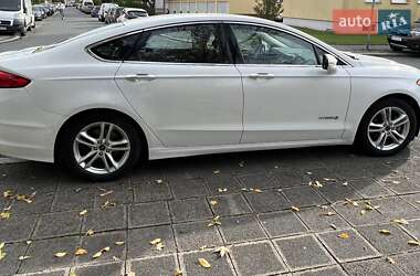 Седан Ford Fusion 2017 в 