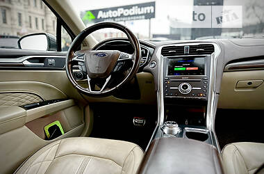 Седан Ford Fusion 2016 в 