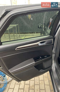 Седан Ford Fusion 2013 в 