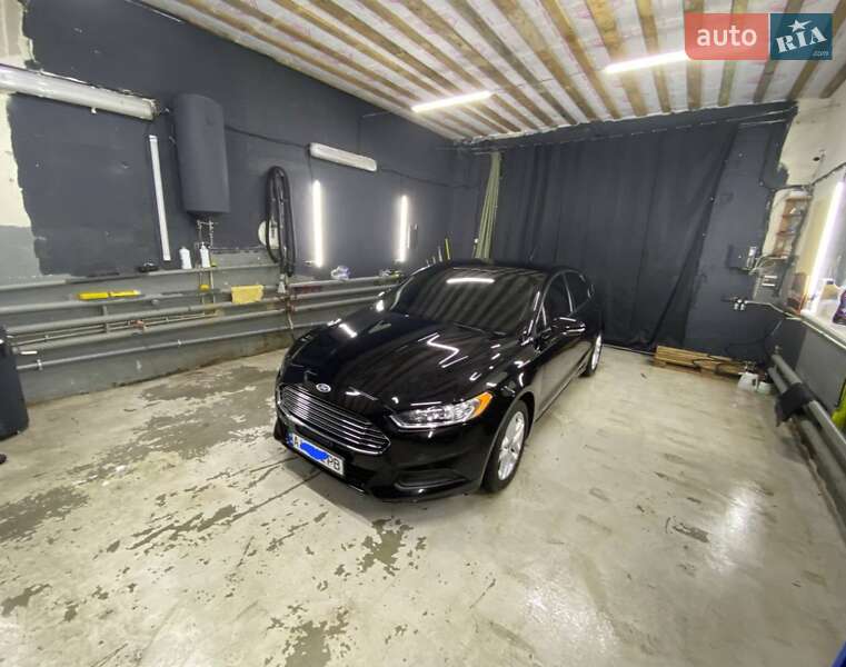 Седан Ford Fusion 2015 в Борисполі