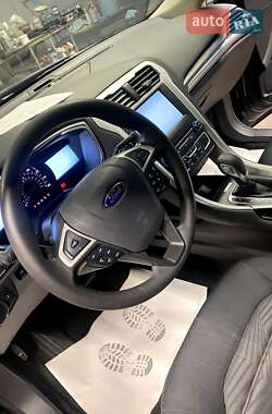 Седан Ford Fusion 2015 в 