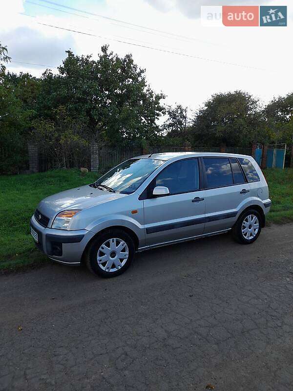 Хэтчбек Ford Fusion 2006 в Новом Буге