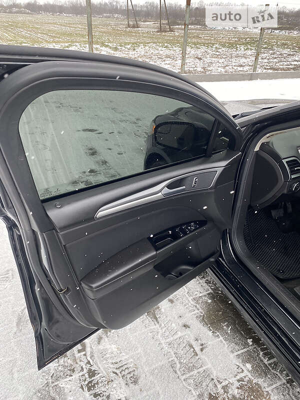 Седан Ford Fusion 2013 в Звягеле