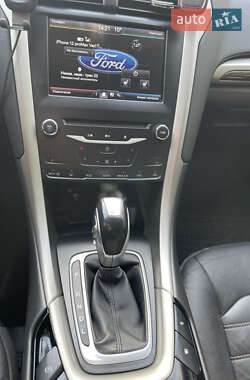 Седан Ford Fusion 2013 в 