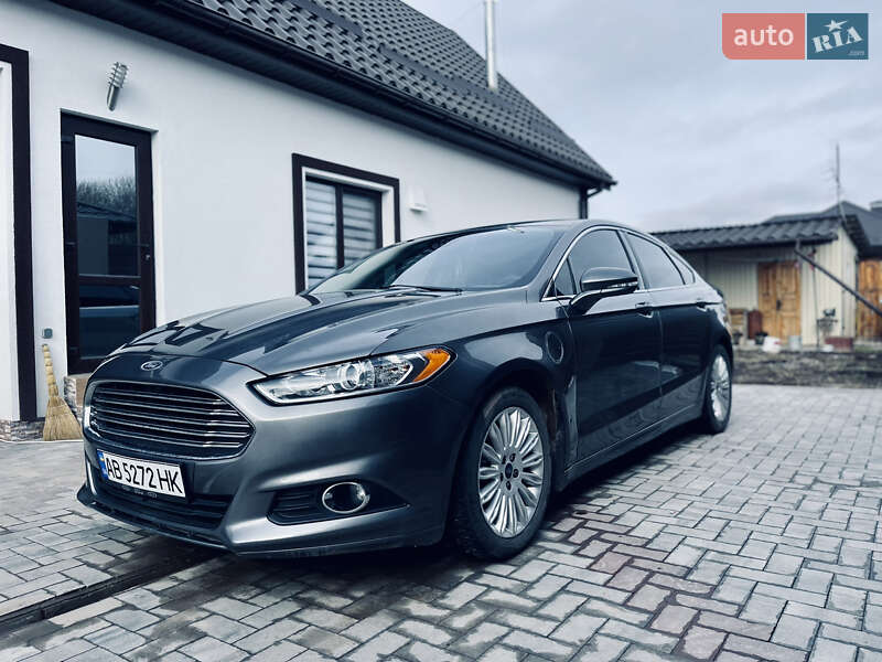 Седан Ford Fusion 2013 в 