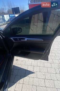 Седан Ford Fusion 2016 в Бродах