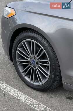 Седан Ford Fusion 2012 в 