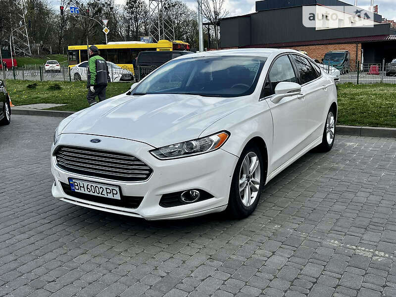 Седан Ford Fusion 2015 в 