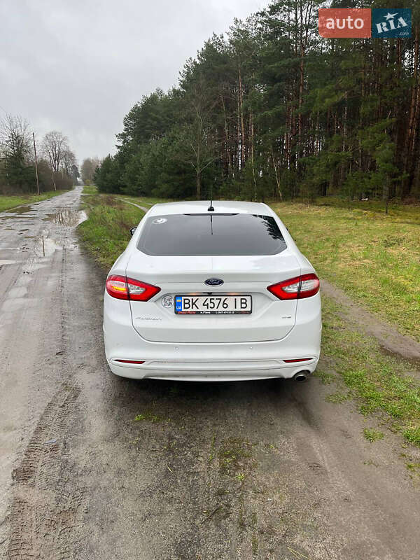 Седан Ford Fusion 2015 в Ровно