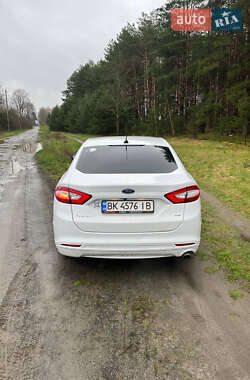 Седан Ford Fusion 2015 в 