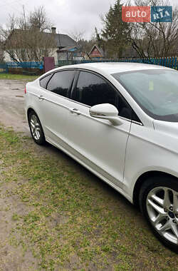 Седан Ford Fusion 2015 в 