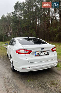 Седан Ford Fusion 2015 в Рівному