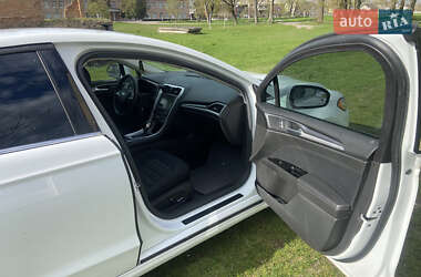 Седан Ford Fusion 2015 в 