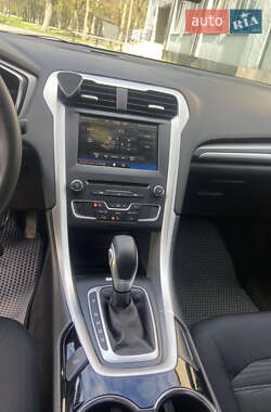 Седан Ford Fusion 2015 в 