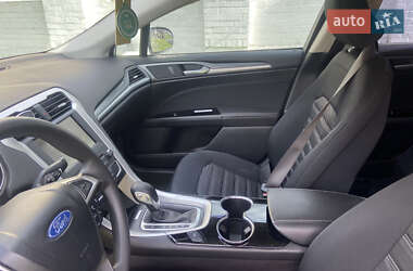 Седан Ford Fusion 2015 в 