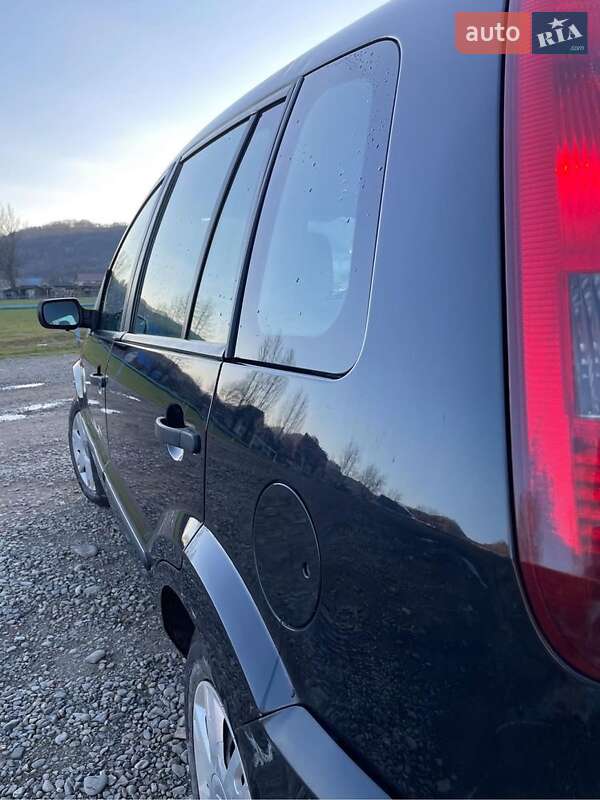 Хэтчбек Ford Fusion 2003 в Тячеве