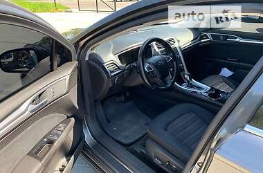 Седан Ford Fusion 2015 в 