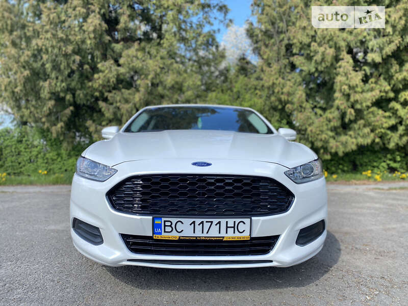 Седан Ford Fusion 2015 в 