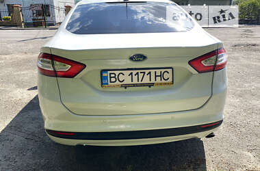 Седан Ford Fusion 2015 в 