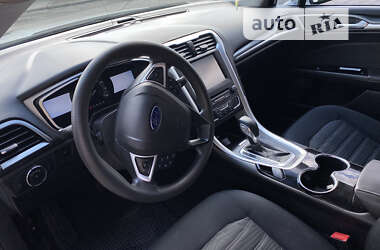 Седан Ford Fusion 2015 в 