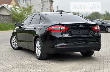Седан Ford Fusion 2015 в 