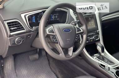 Седан Ford Fusion 2015 в 