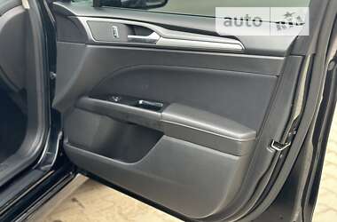 Седан Ford Fusion 2015 в 