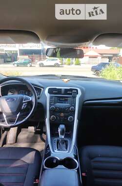 Седан Ford Fusion 2013 в 