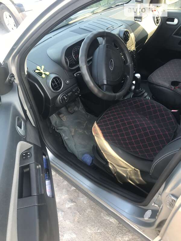 Хэтчбек Ford Fusion 2005 в Калиновке