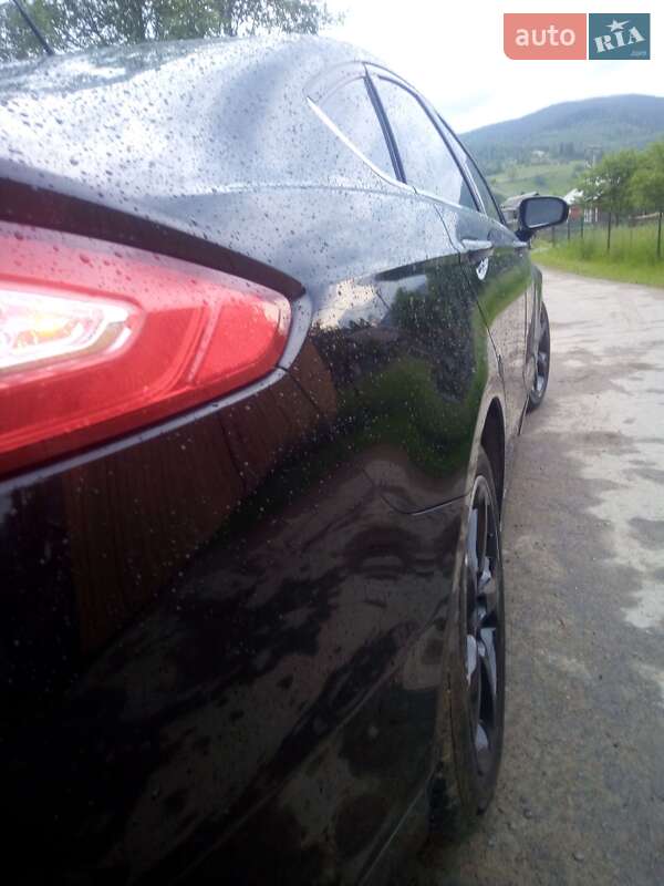 Седан Ford Fusion 2015 в Рахові